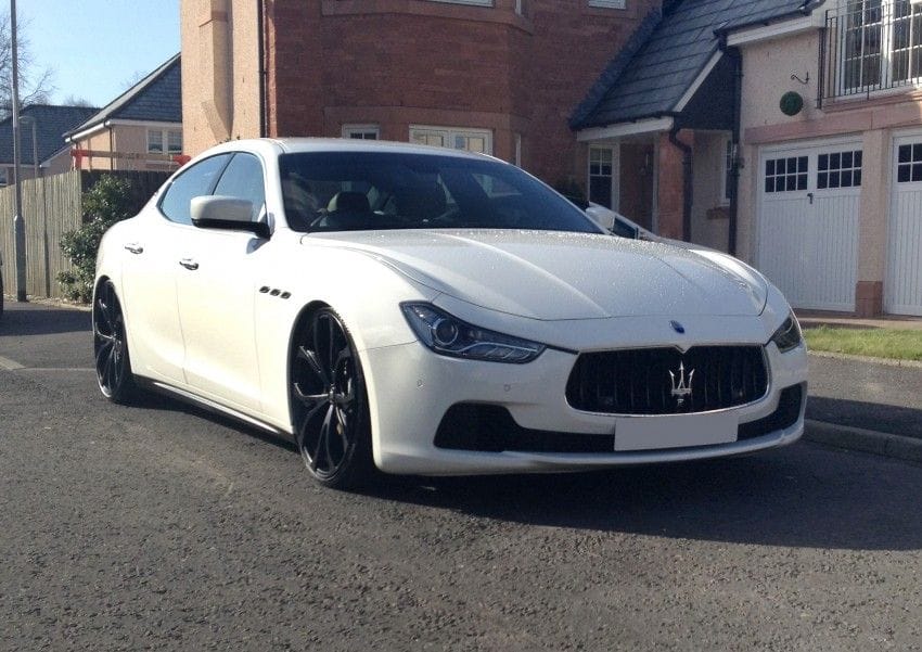 Fitted with 22 inch matte black Novitec NM1 wheels